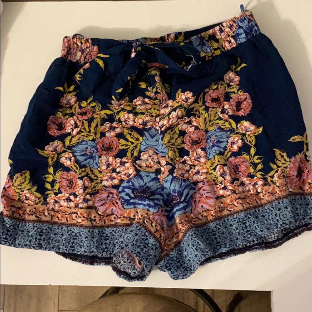 Angie  floral flow shorts